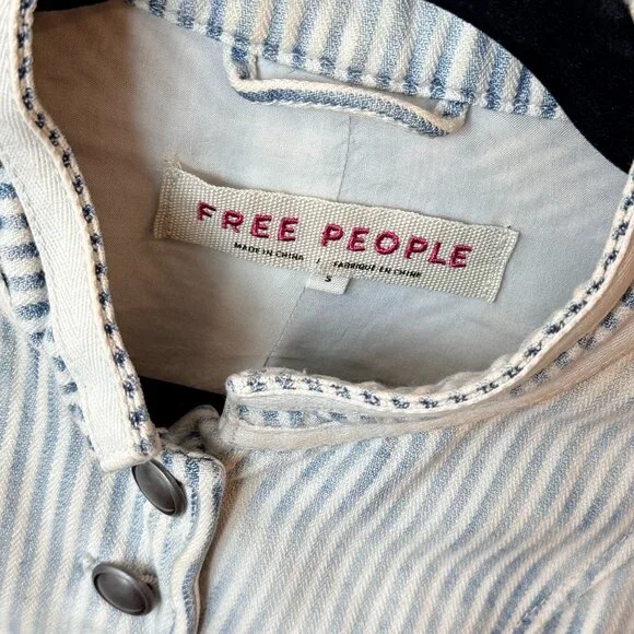 Free People Cropped Striped Denim Jacket – Size S (Fits S–M) - Picture 3 of 4